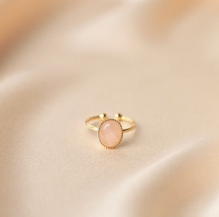 Victoire Collection Gold Quartz Oval Stone Ring